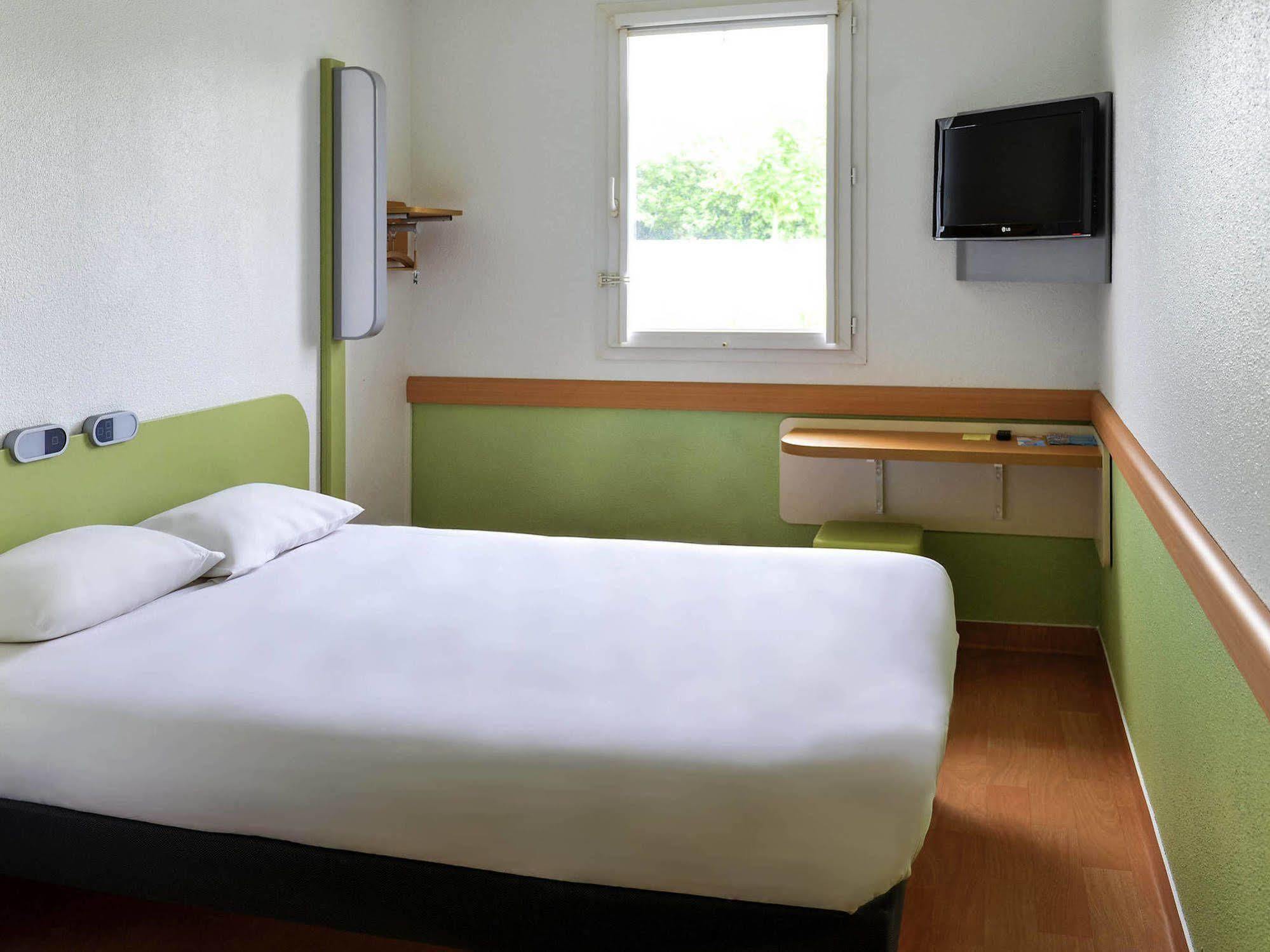 Ibis budget Orléans Sud Comet Exterior foto