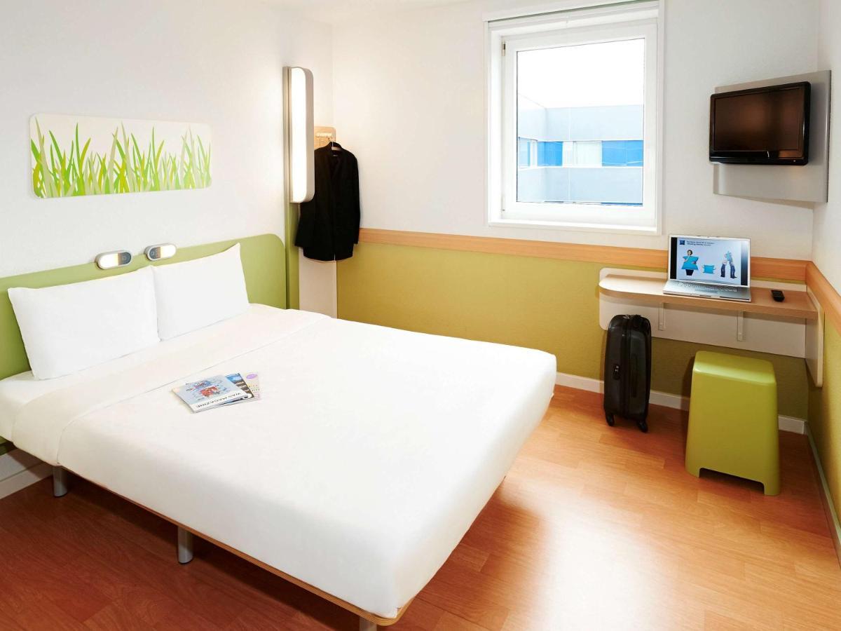 Ibis budget Orléans Sud Comet Exterior foto